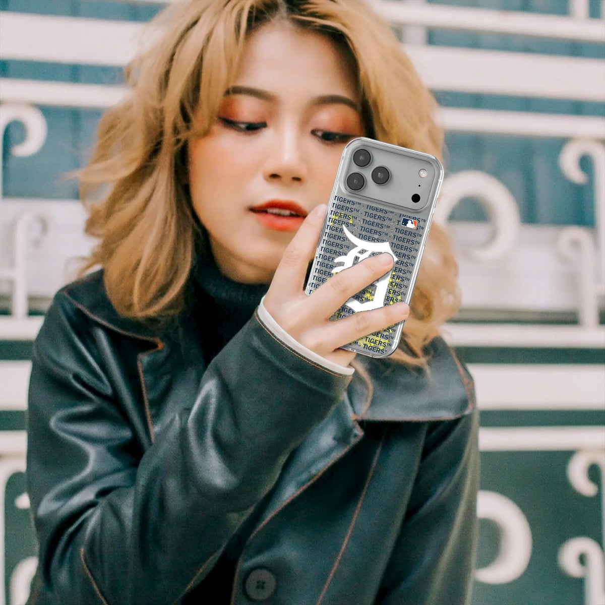Detroit Tigers Text Backdrop iPhone Glitter Phone Case for Apple iPhone - Lifestyle#Device_iPhone 18 Pro Max