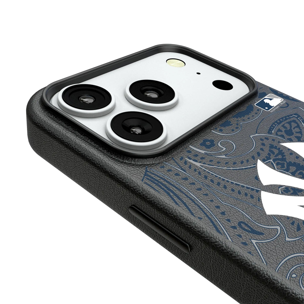 New York Yankees Paisley iPhone MagSafe Compatible Phone Case for Apple iPhone - Detail#Device_iPhone 18 Pro
