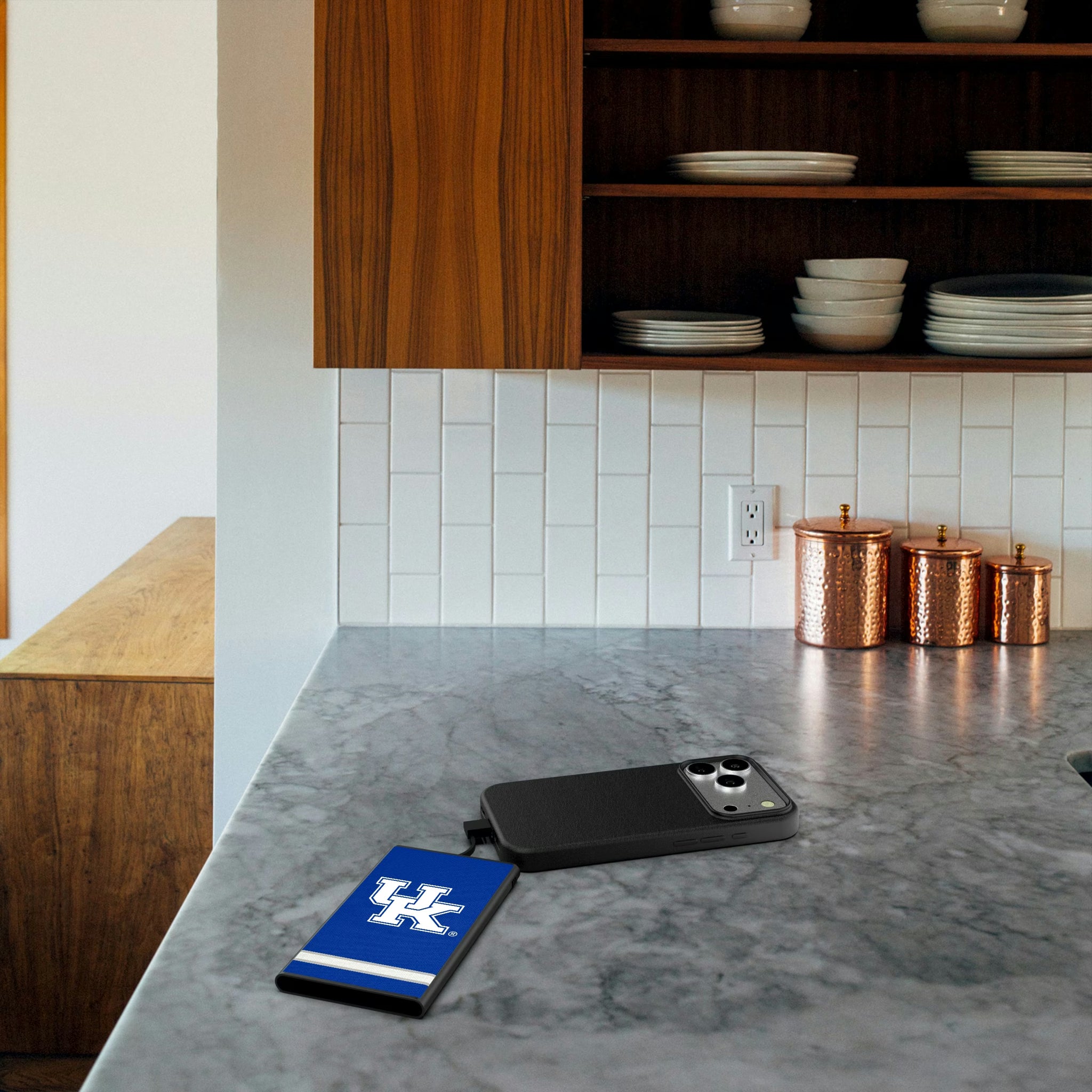 University of Kentucky Wildcats Stripe 5000mAh Flat Powerbank - Lifestyle
