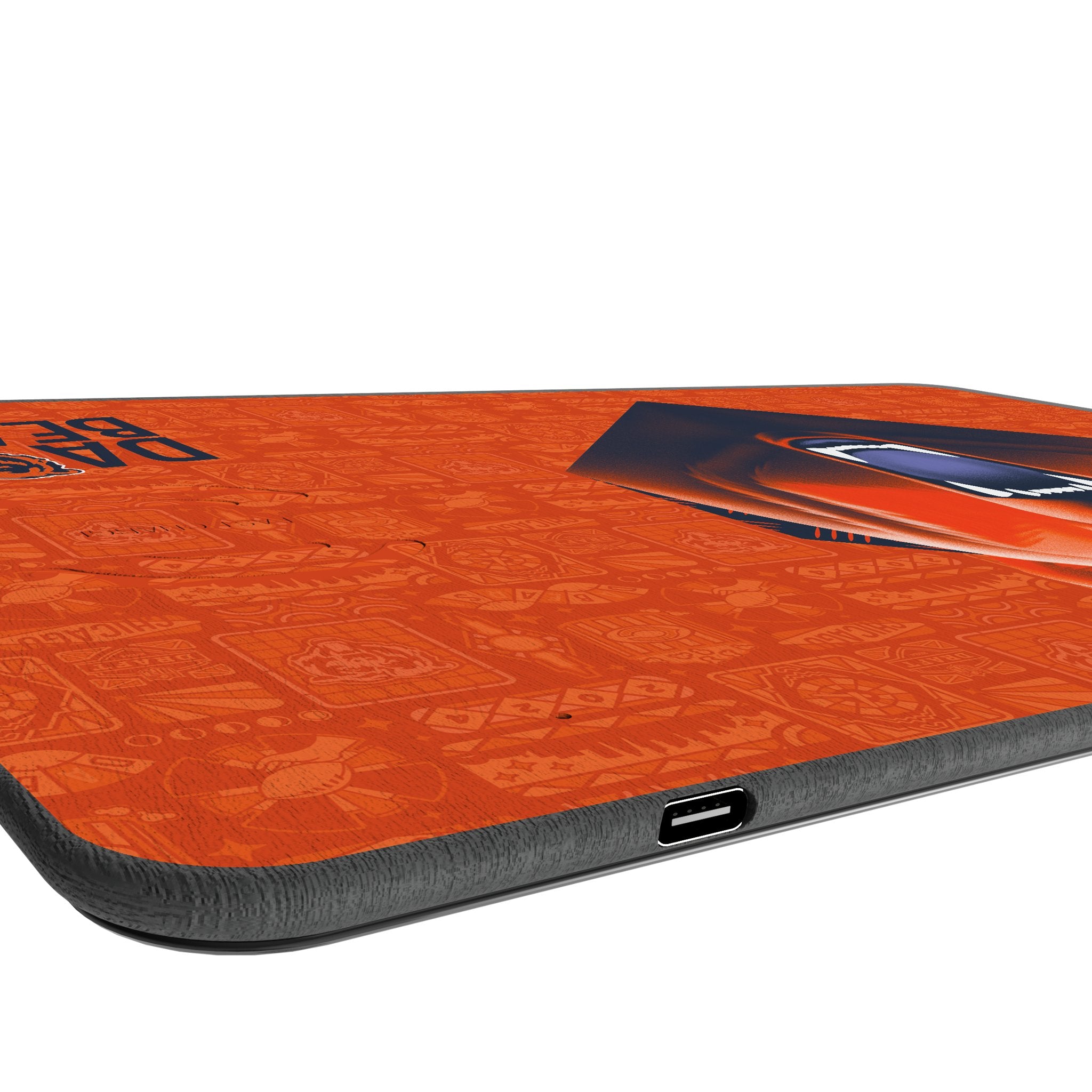 Chicago Bears 2024 Edition 15-Watt Wireless Charger and Mouse Pad Port.Jpg