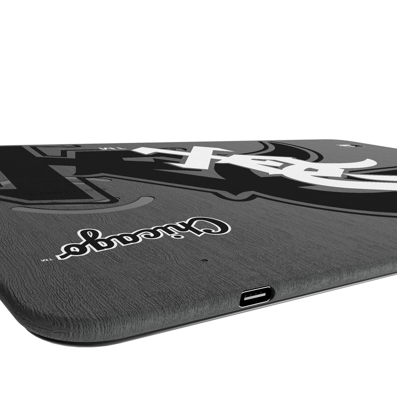 Chicago White Sox Monocolor Tilt 15-Watt Wireless Charger and Mouse Pad Port.Jpg