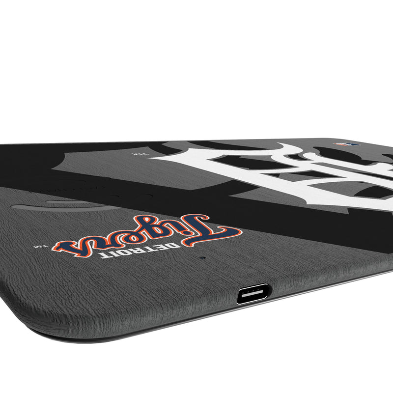 Detroit Tigers Monocolor Tilt 15-Watt Wireless Charger and Mouse Pad Port.Jpg