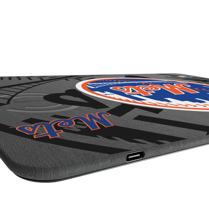 New York Mets Monocolor Tilt 15-Watt Wireless Charger and Mouse Pad Port.Jpg