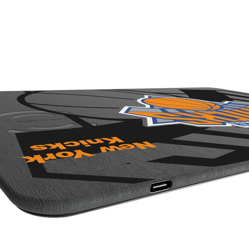 New York Knicks Monocolor Tilt 15-Watt Wireless Charger and Mouse Pad Port.Jpg