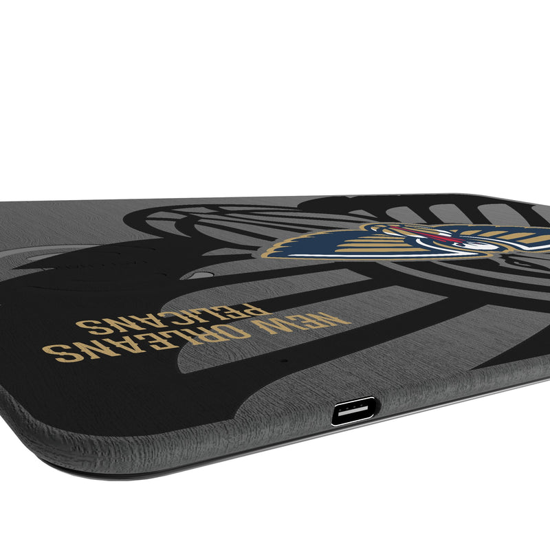 New Orleans Pelicans Monocolor Tilt 15-Watt Wireless Charger and Mouse Pad Port.Jpg