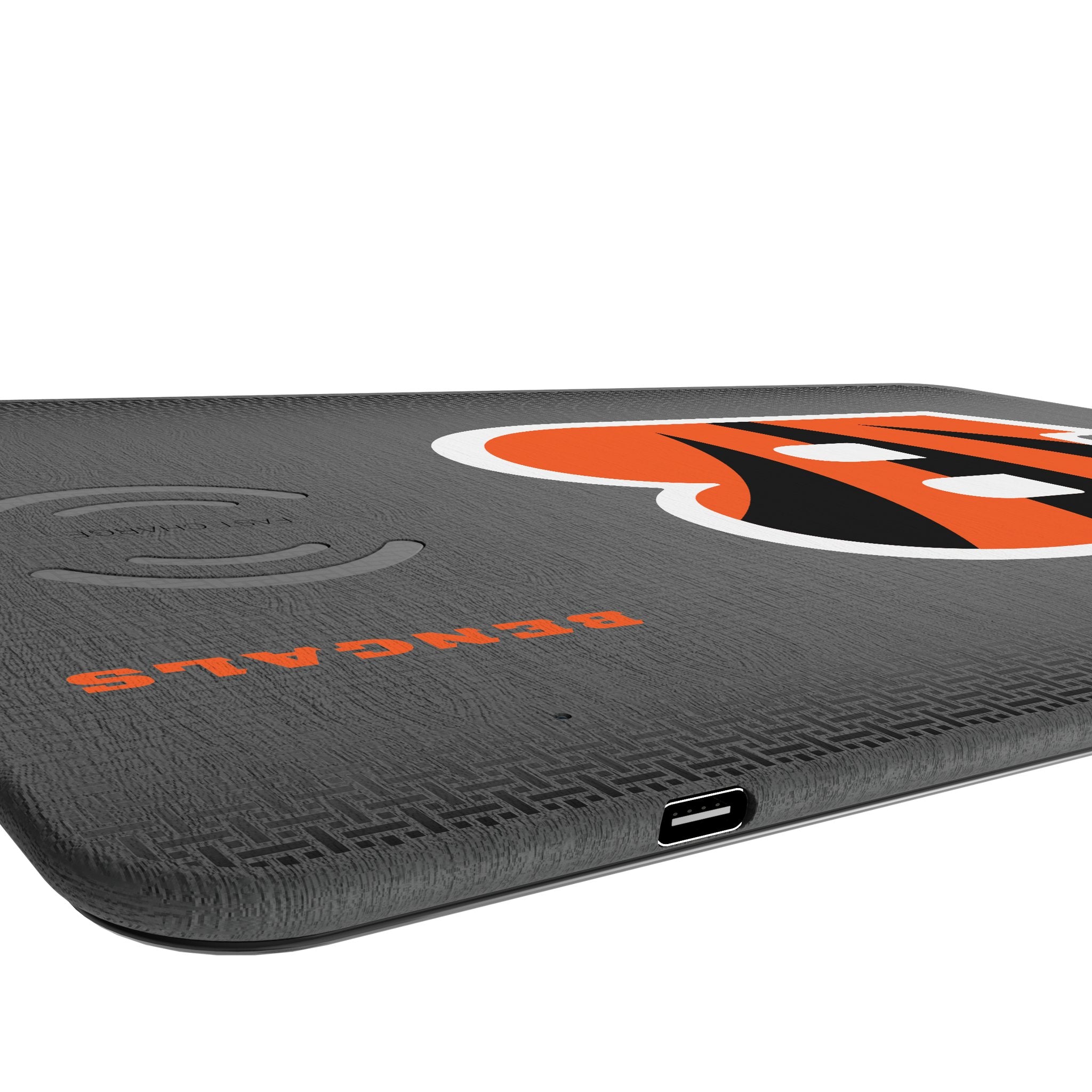 Cincinnati Bengals Linen 15-Watt Wireless Charger and Mouse Pad Port.Jpg