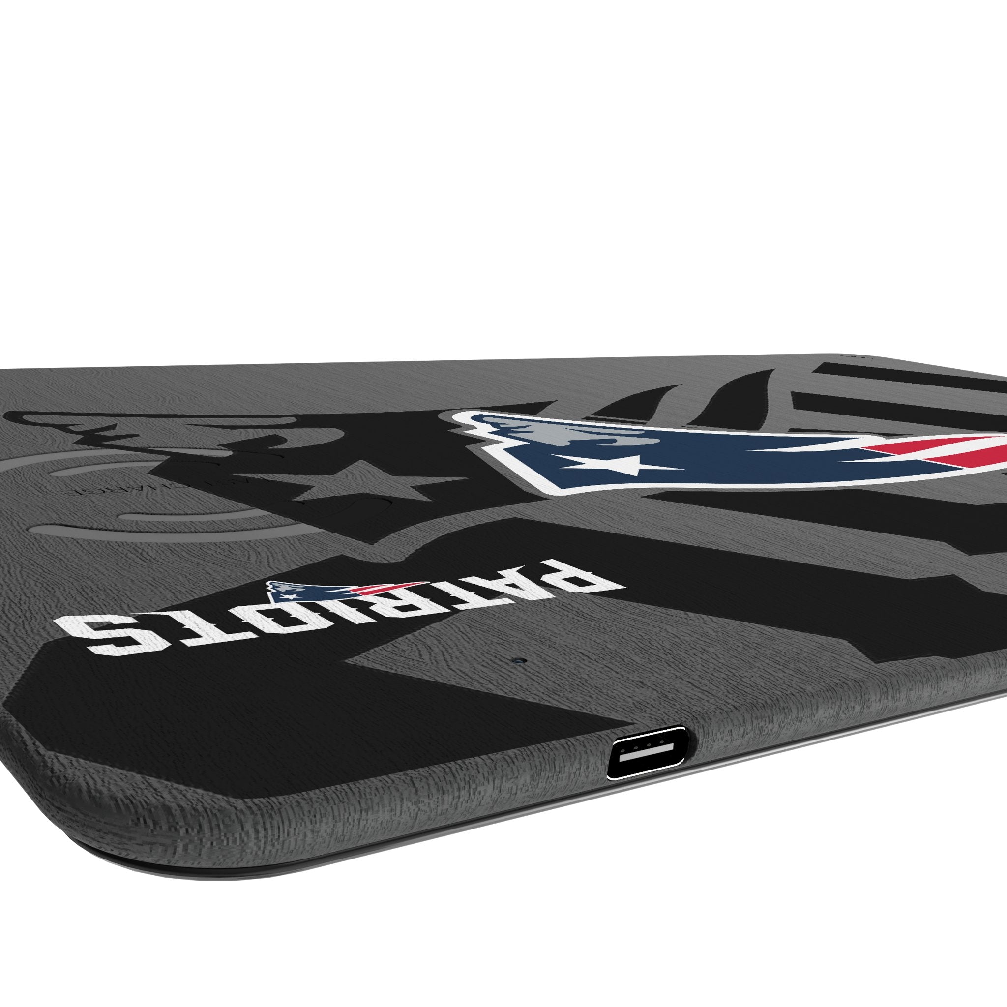 New England Patriots Monocolor Tilt 15-Watt Wireless Charger and Mouse Pad Port.Jpg