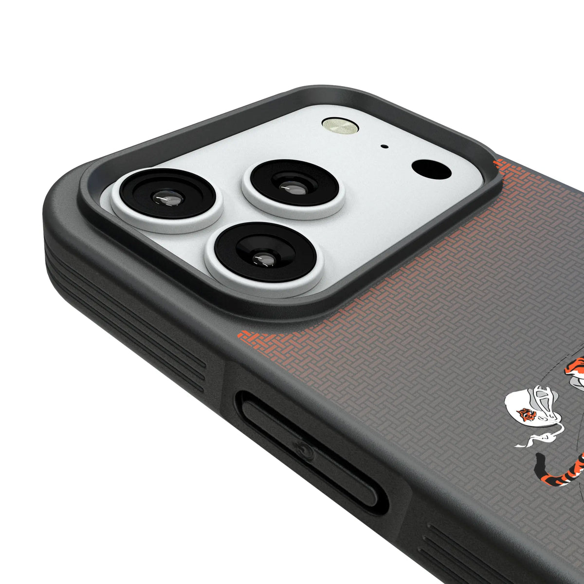Cincinnati Bengals Historic Collection Linen iPhone Bump Phone Case for Apple iPhone - Detail#Device_iPhone 18 Pro