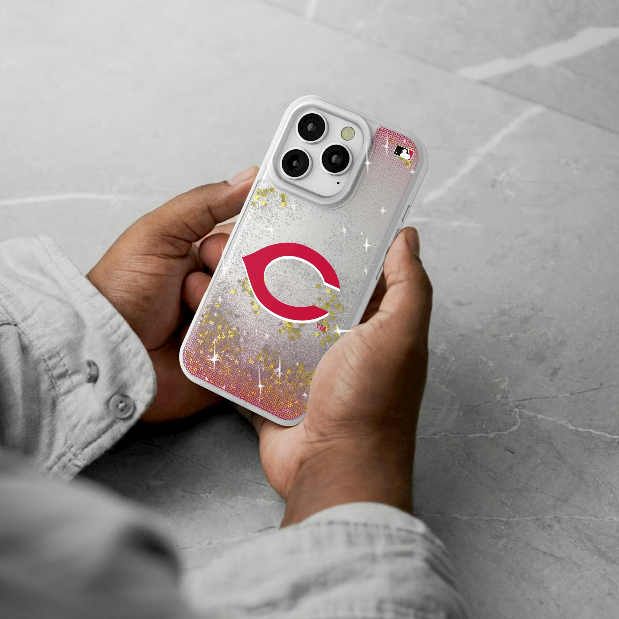 Cincinnati Reds Linen iPhone Glitter Phone Case for Apple iPhone - Lifestyle#Device_iPhone 16 Pro