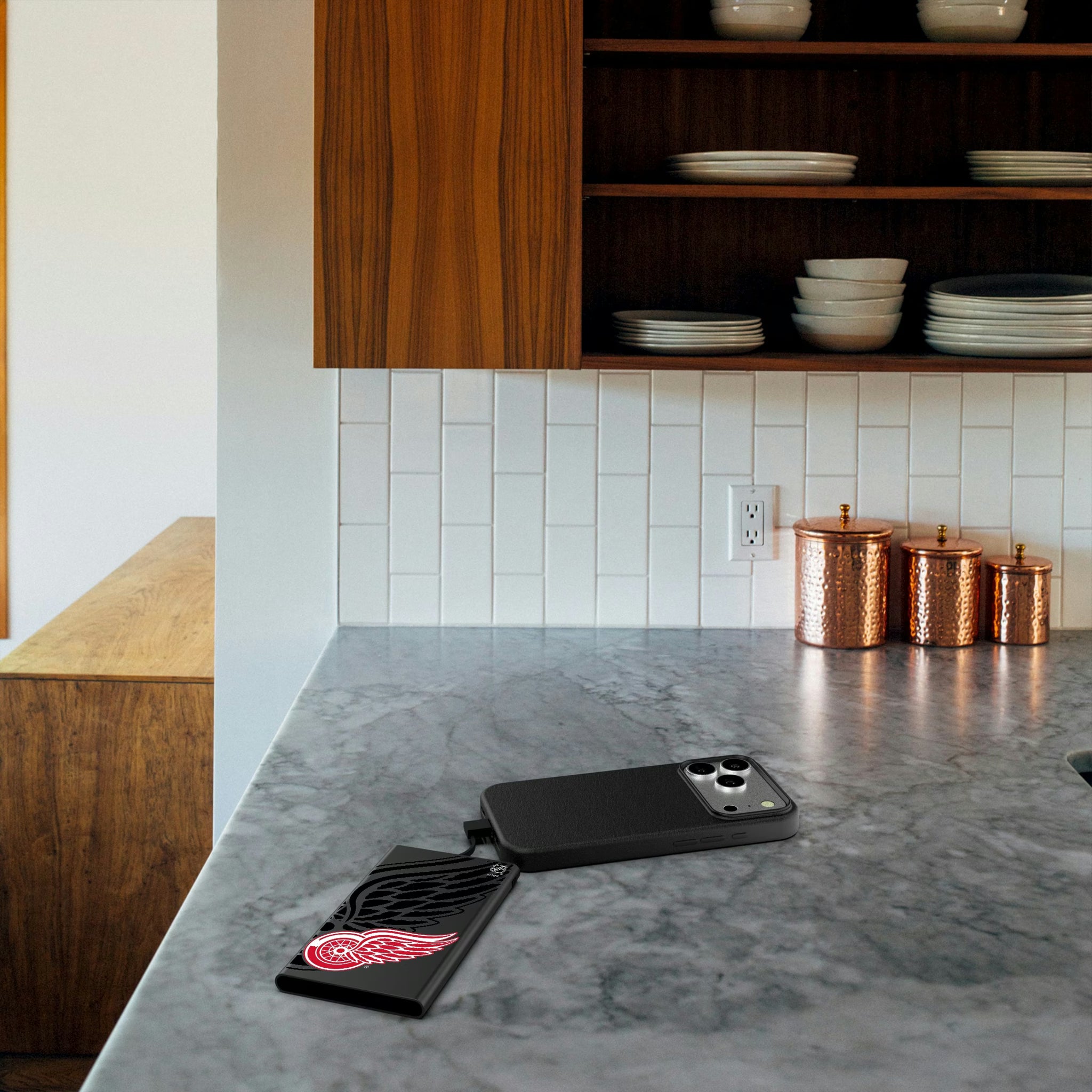 Detroit Red Wings Monocolor Tilt 5000mAh Flat Powerbank - Lifestyle