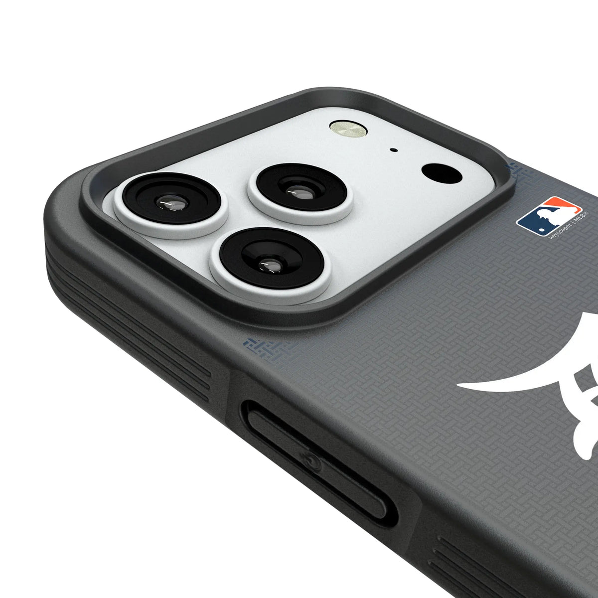 Detroit Tigers Linen iPhone Bump Phone Case for Apple iPhone - Detail#Device_iPhone 18 Pro