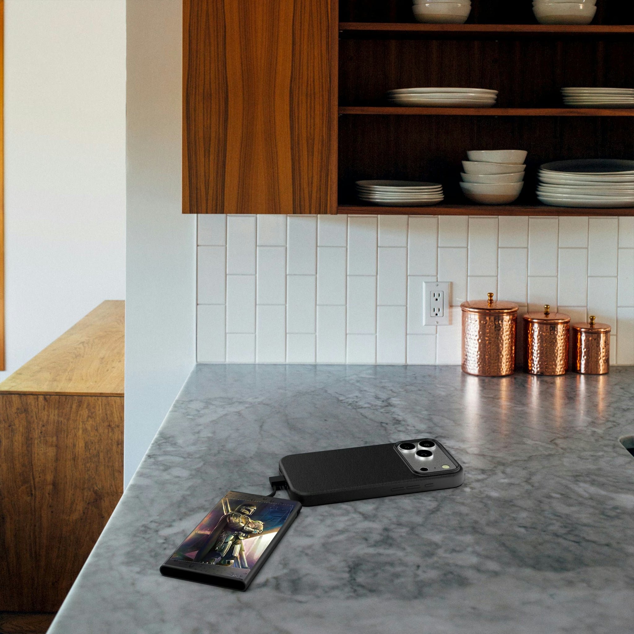 Star Wars: The Mandalorian Din Djarin Portrait 5000mAh Flat Powerbank - Lifestyle