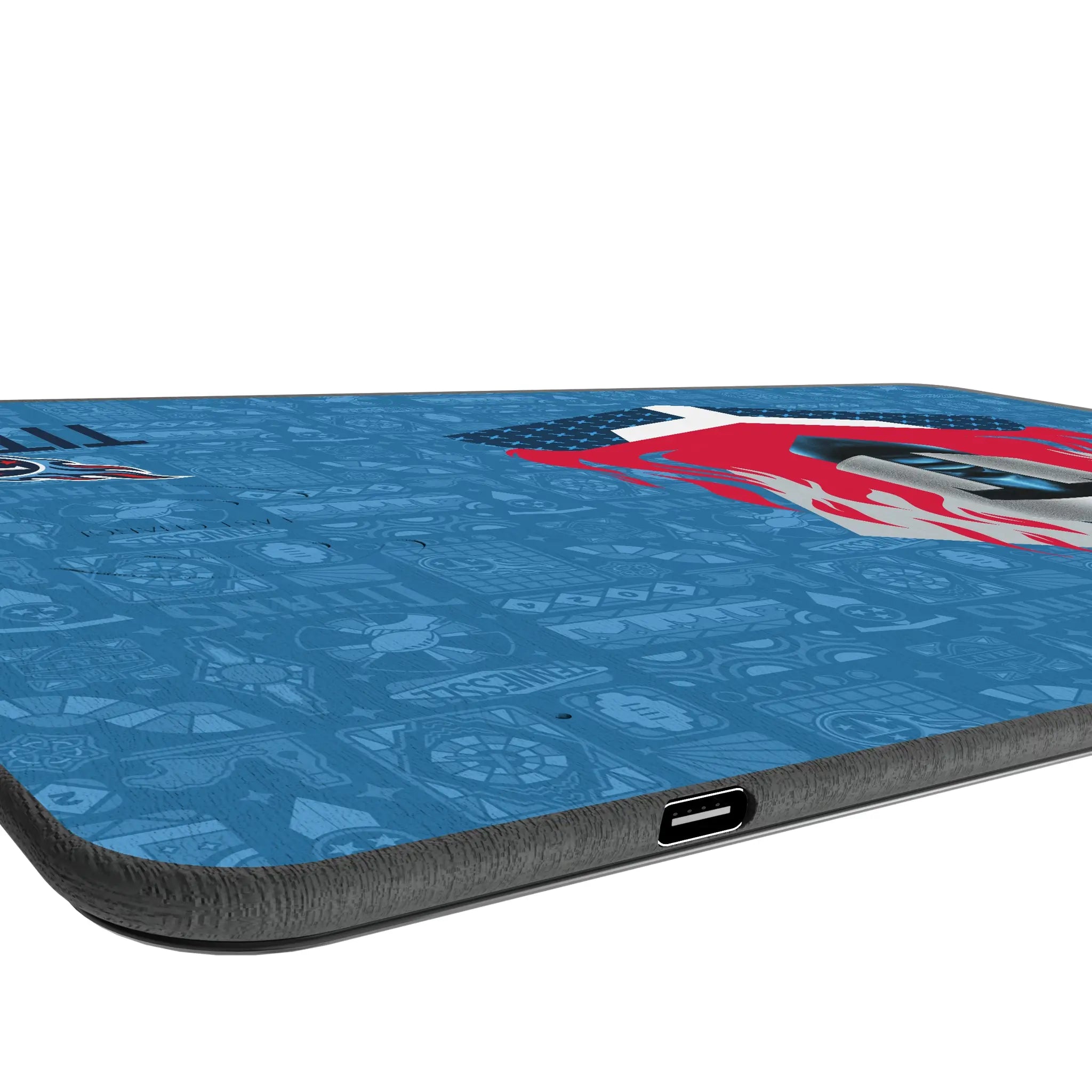 Tennessee Titans Deco 15-Watt Wireless Charger and Mouse Pad