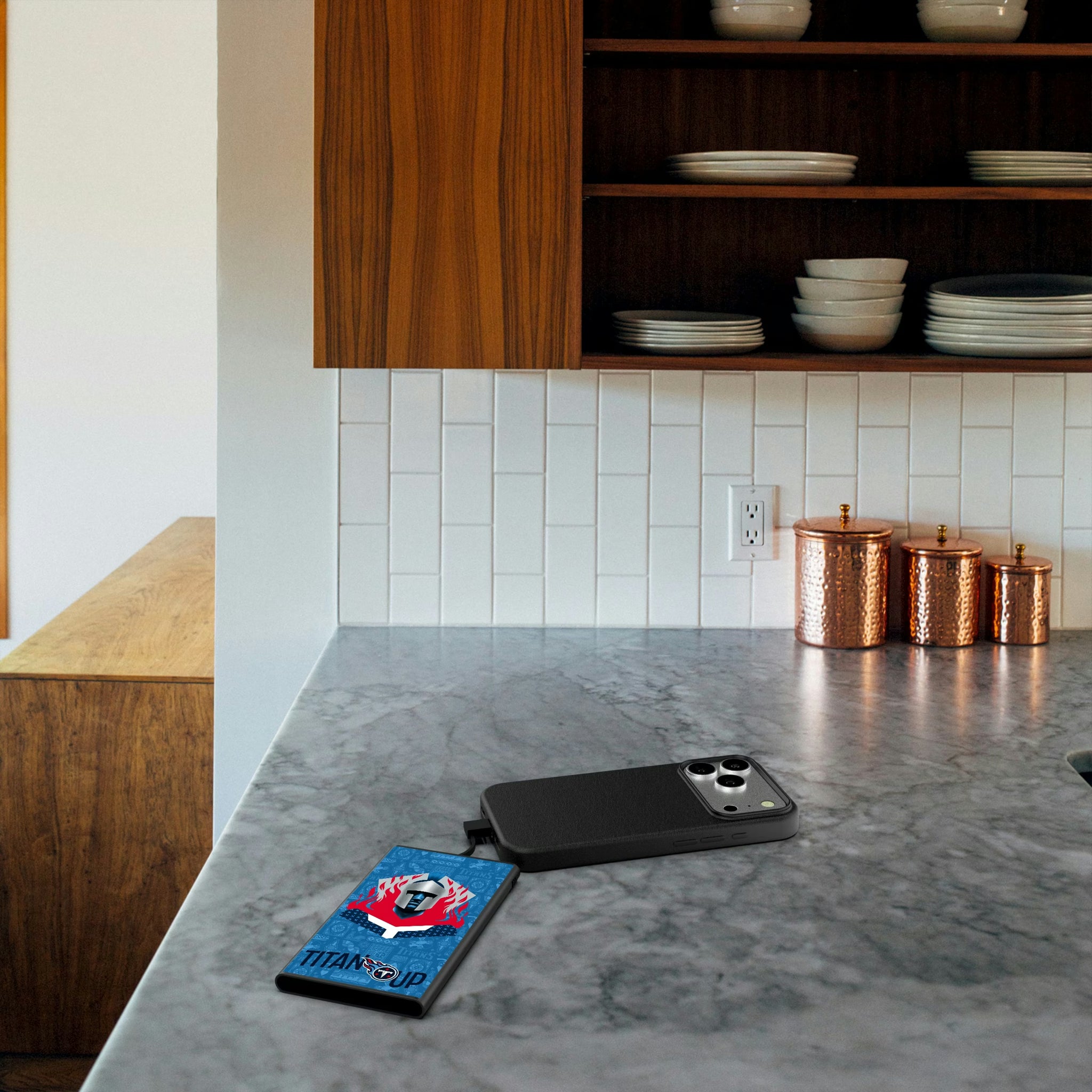 Tennessee Titans Deco 5000mAh Flat Powerbank - Lifestyle