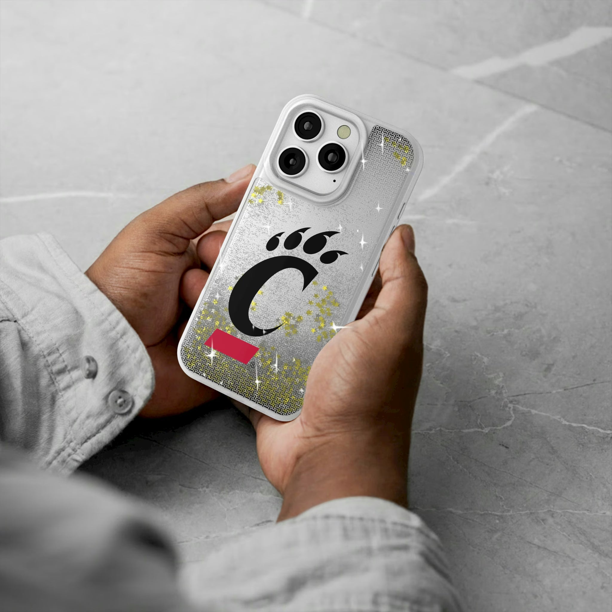 University of Cincinnati Bearcats Linen iPhone Glitter Phone Case for Apple iPhone - Lifestyle#Device_iPhone 16 Pro