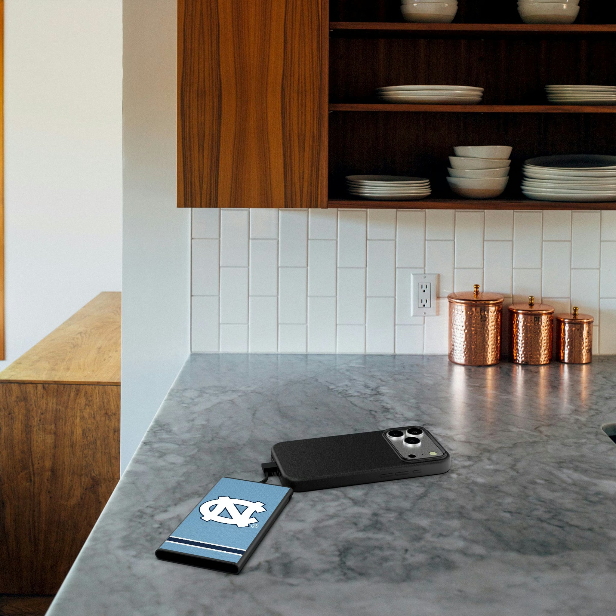 University of North Carolina Tar Heels Stripe 5000mAh Flat Powerbank - Lifestyle